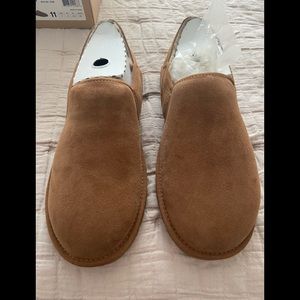 Men’s Brand New Chestnut UGG slippers size 11